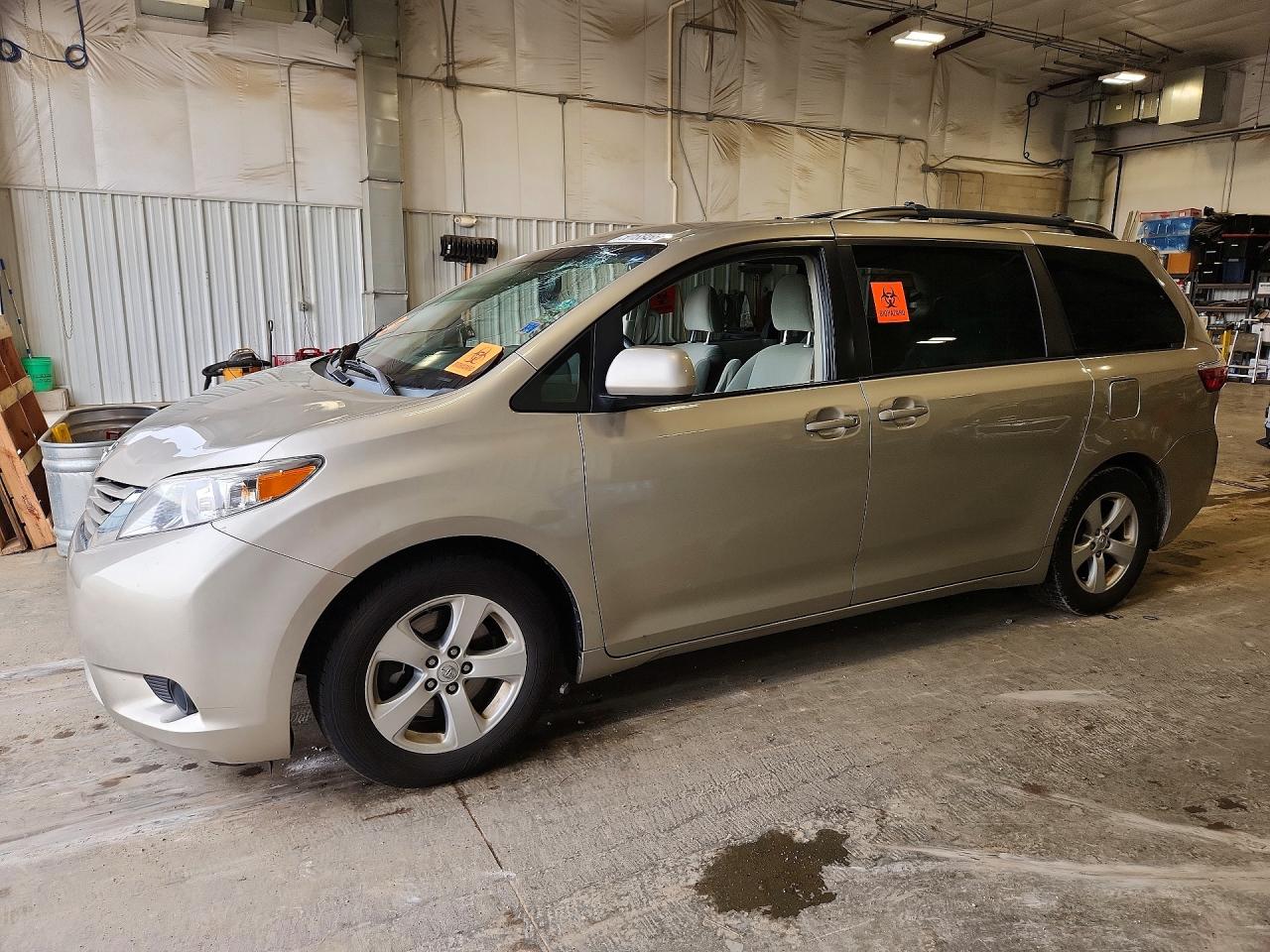 2016 TOYOTA SIENNA
