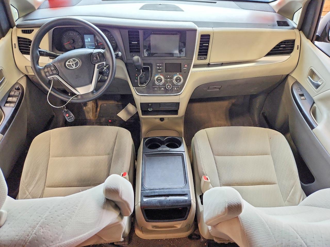 2016 TOYOTA SIENNA LE photo 22