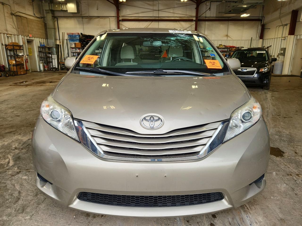 2016 TOYOTA SIENNA LE photo 13