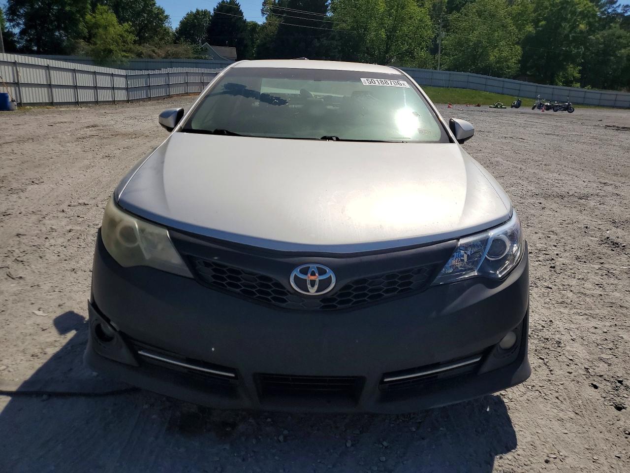 2014 TOYOTA CAMRY SE photo 5