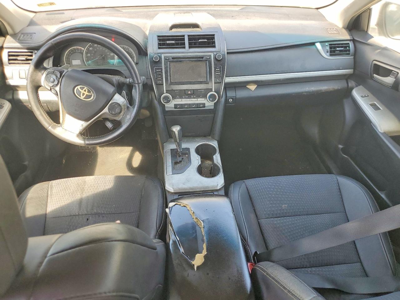 2014 TOYOTA CAMRY SE photo 8