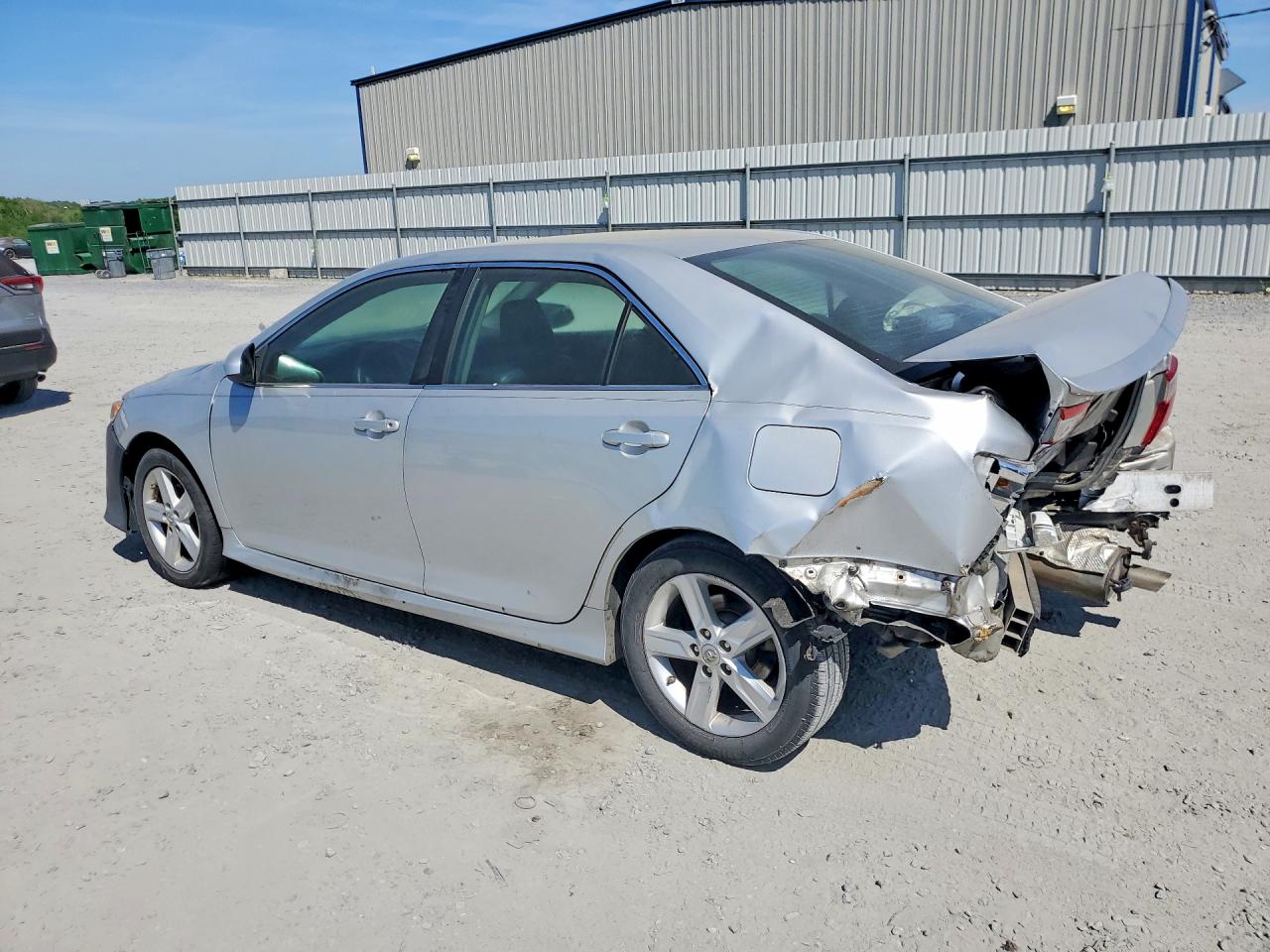 2014 TOYOTA CAMRY SE photo 2