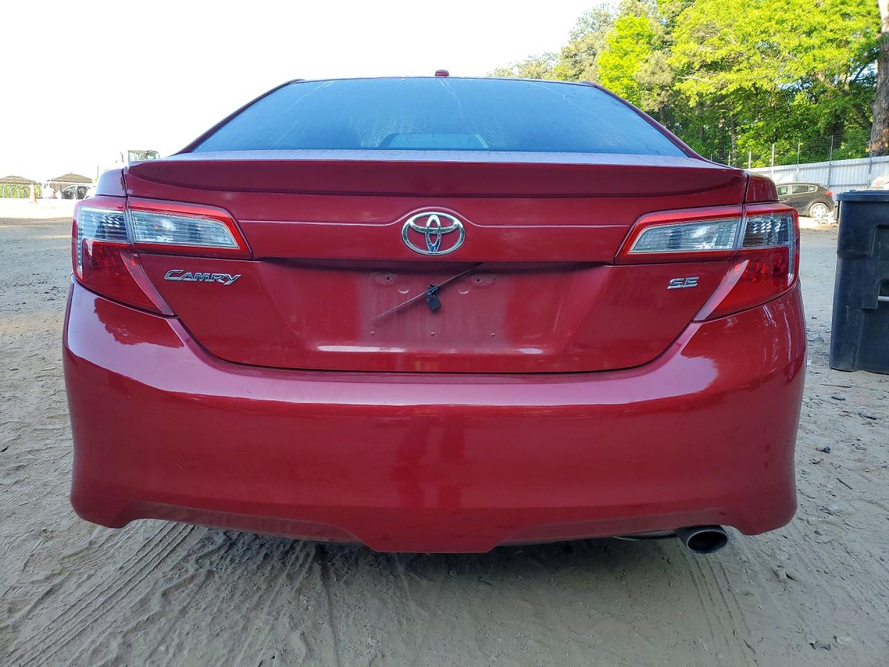 2012 TOYOTA CAMRY SE photo 16