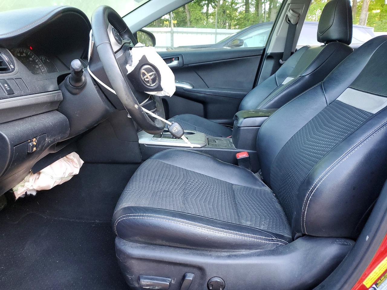 2012 TOYOTA CAMRY SE photo 19