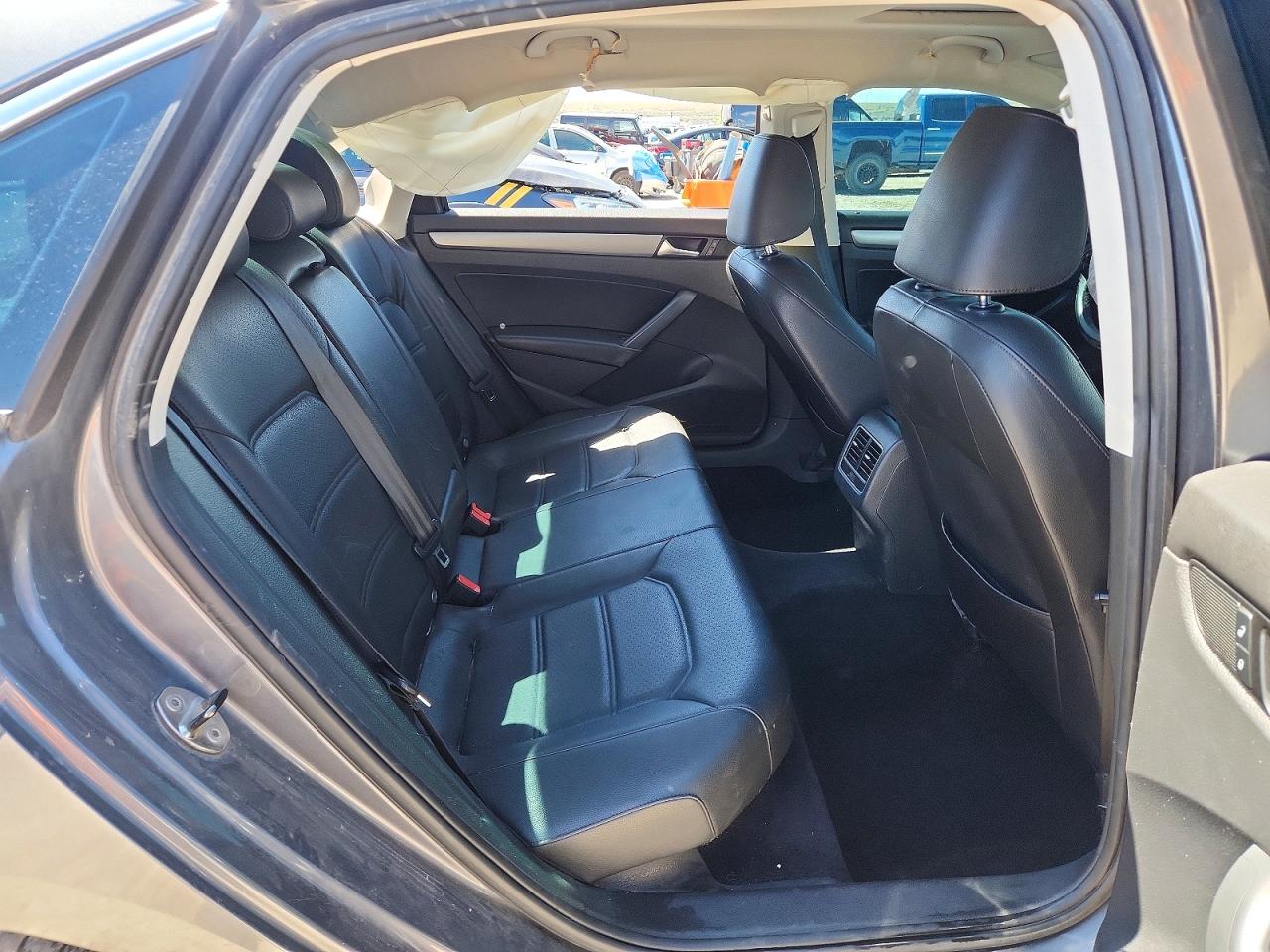 2014 VOLKSWAGEN PASSAT SE photo 28