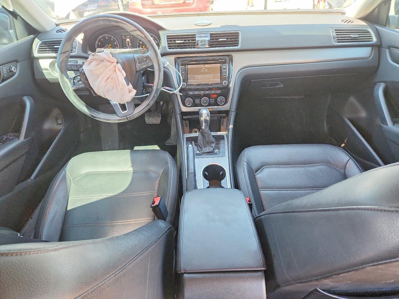 2014 VOLKSWAGEN PASSAT SE photo 22