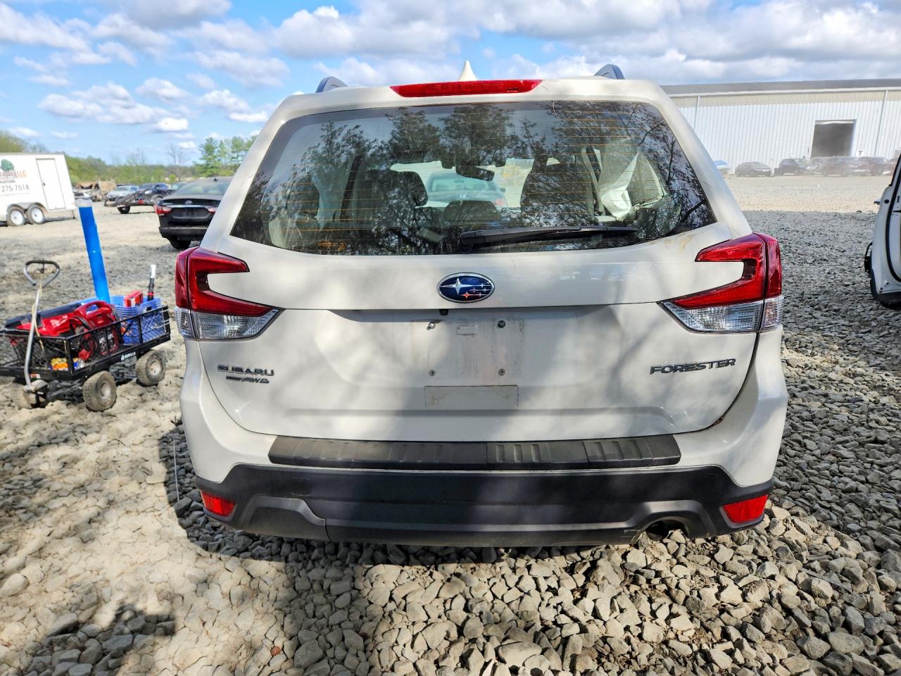 2021 SUBARU FORESTER photo 11