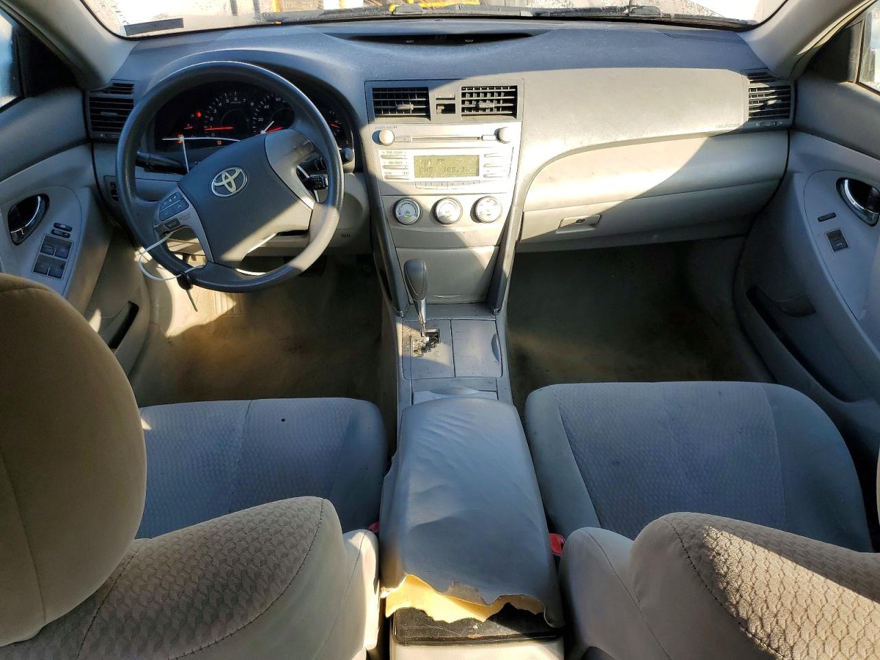 2011 TOYOTA CAMRY LE photo 22