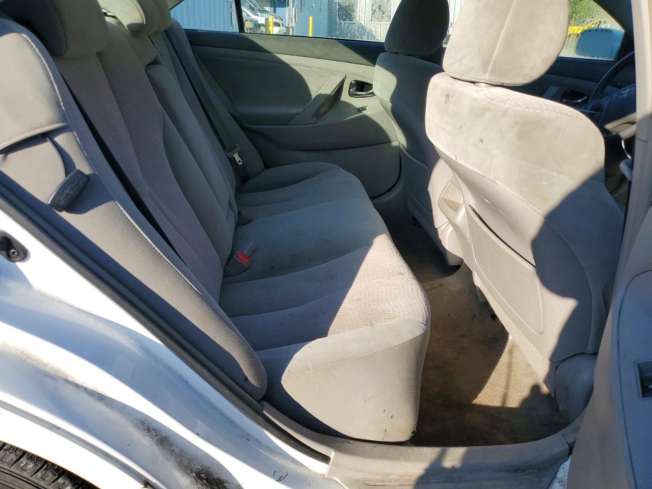2011 TOYOTA CAMRY LE photo 28