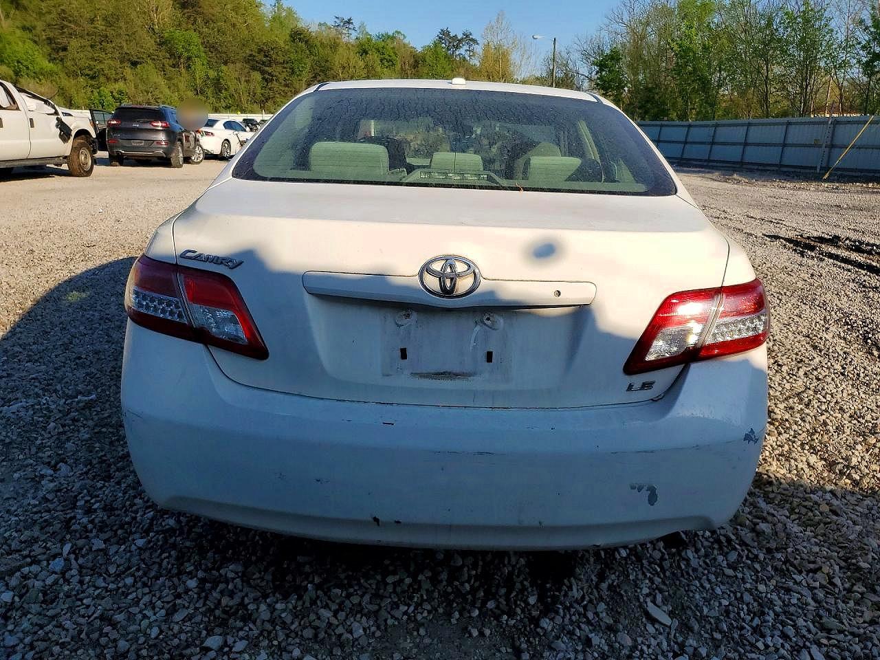 2011 TOYOTA CAMRY LE photo 16