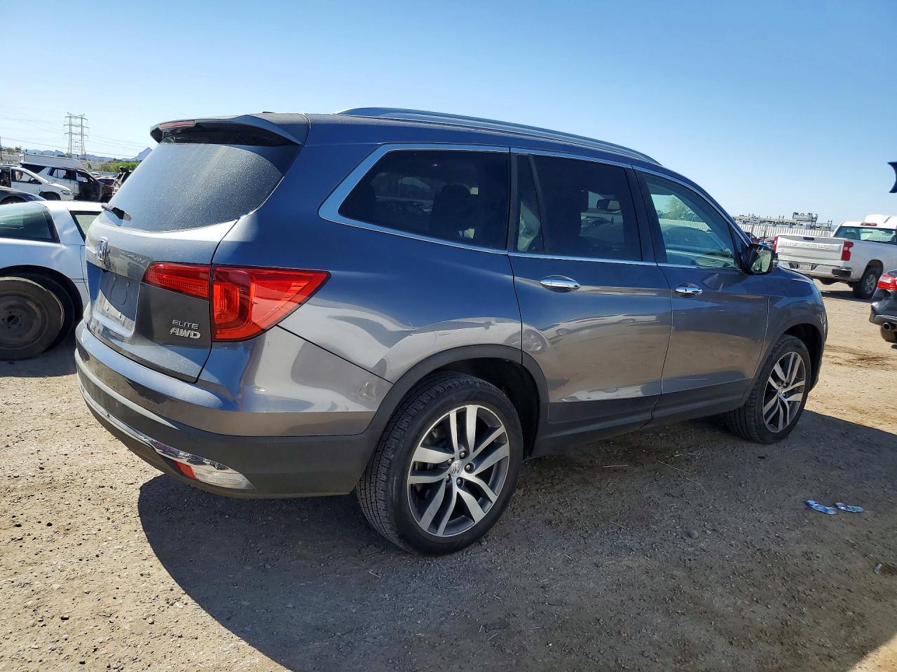 2016 HONDA PILOT ELITE photo 5