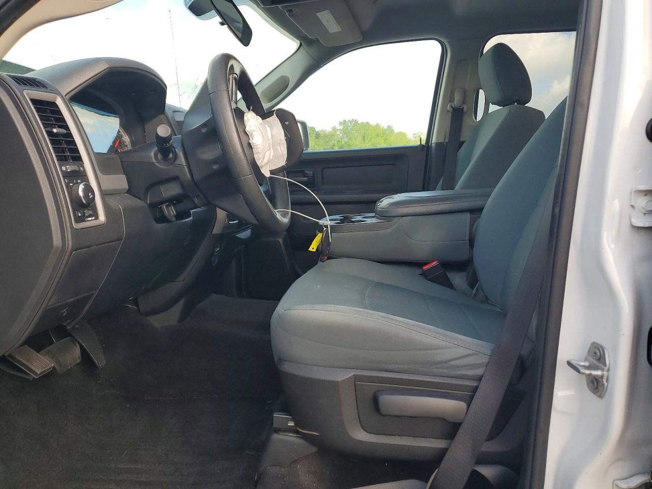 2017 RAM 1500 ST photo 7