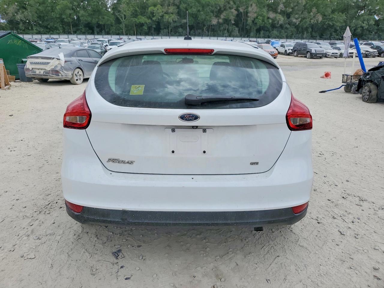 2017 FORD FOCUS SE photo 11