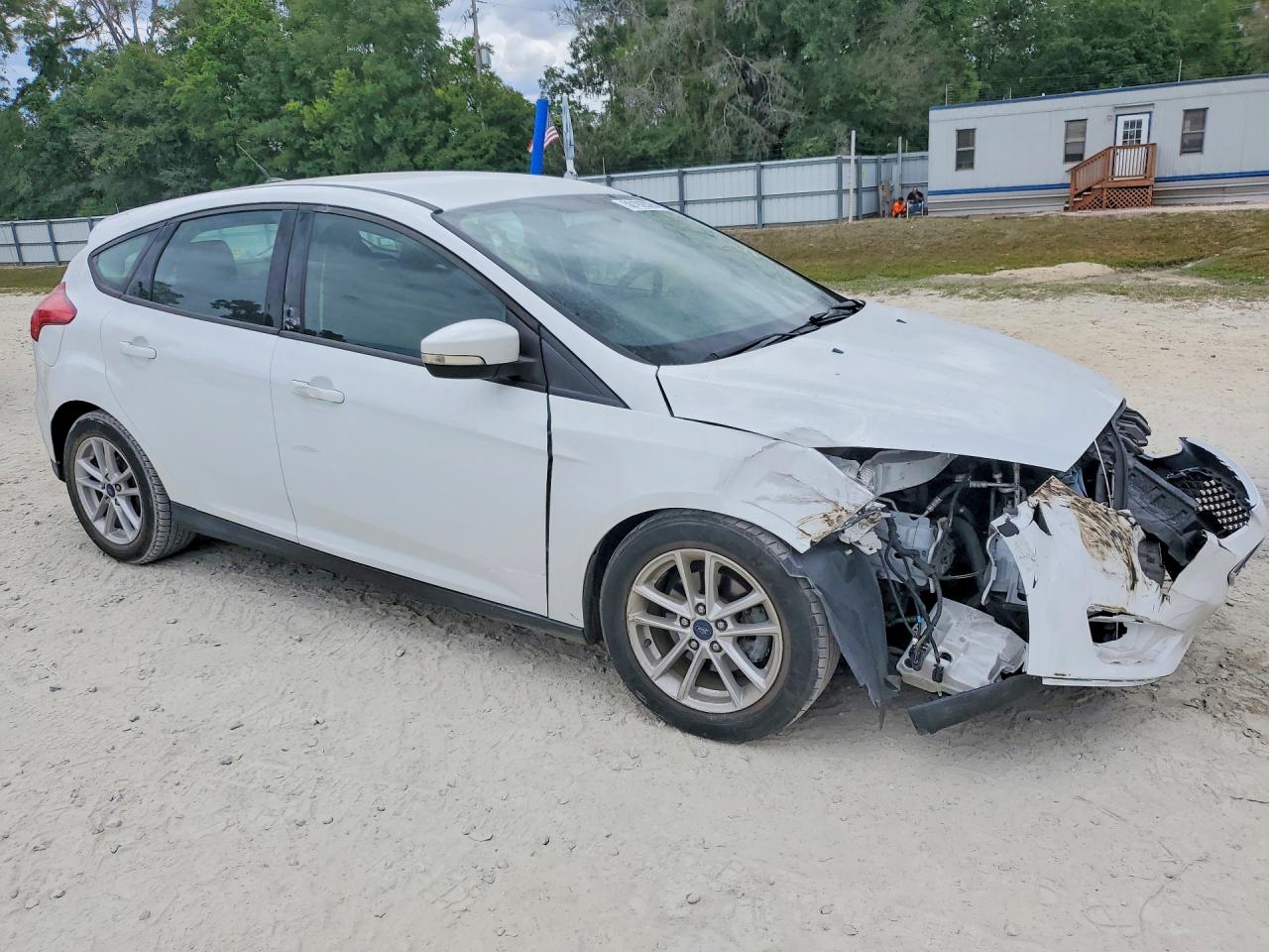2017 FORD FOCUS SE photo 7