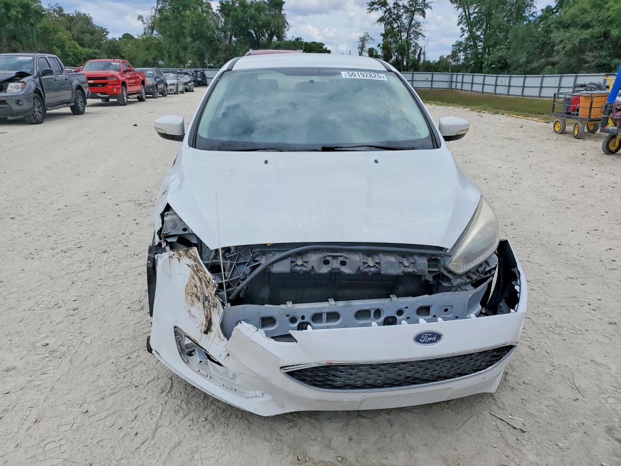 2017 FORD FOCUS SE photo 9