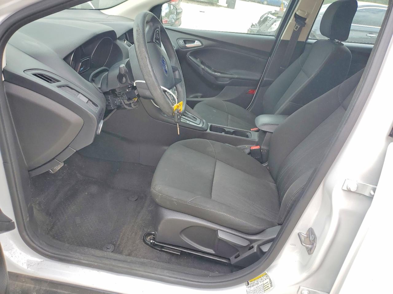 2017 FORD FOCUS SE photo 13