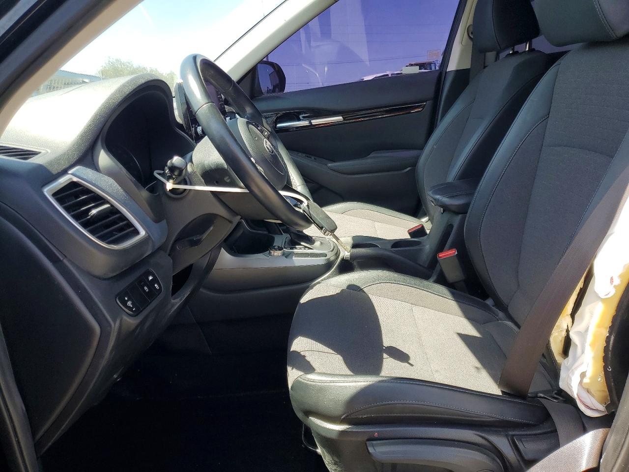 2021 KIA SELTOS S photo 13