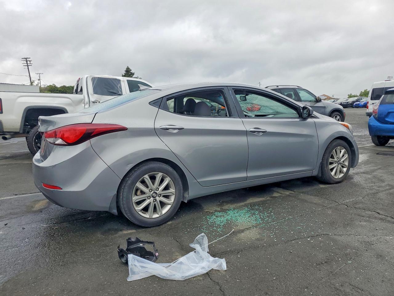 2015 HYUNDAI ELANTRA SE photo 5
