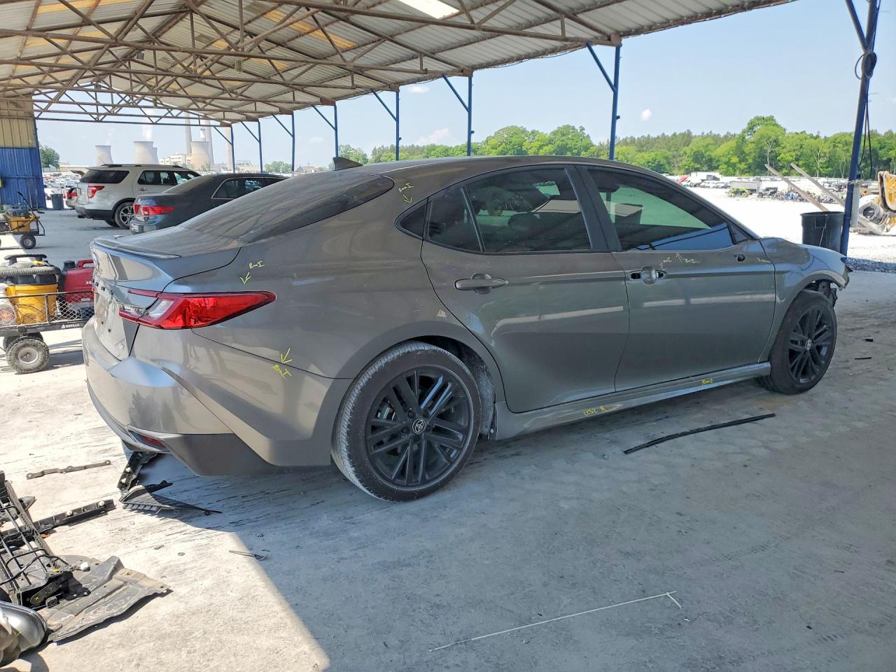 2025 TOYOTA CAMRY SE photo 3
