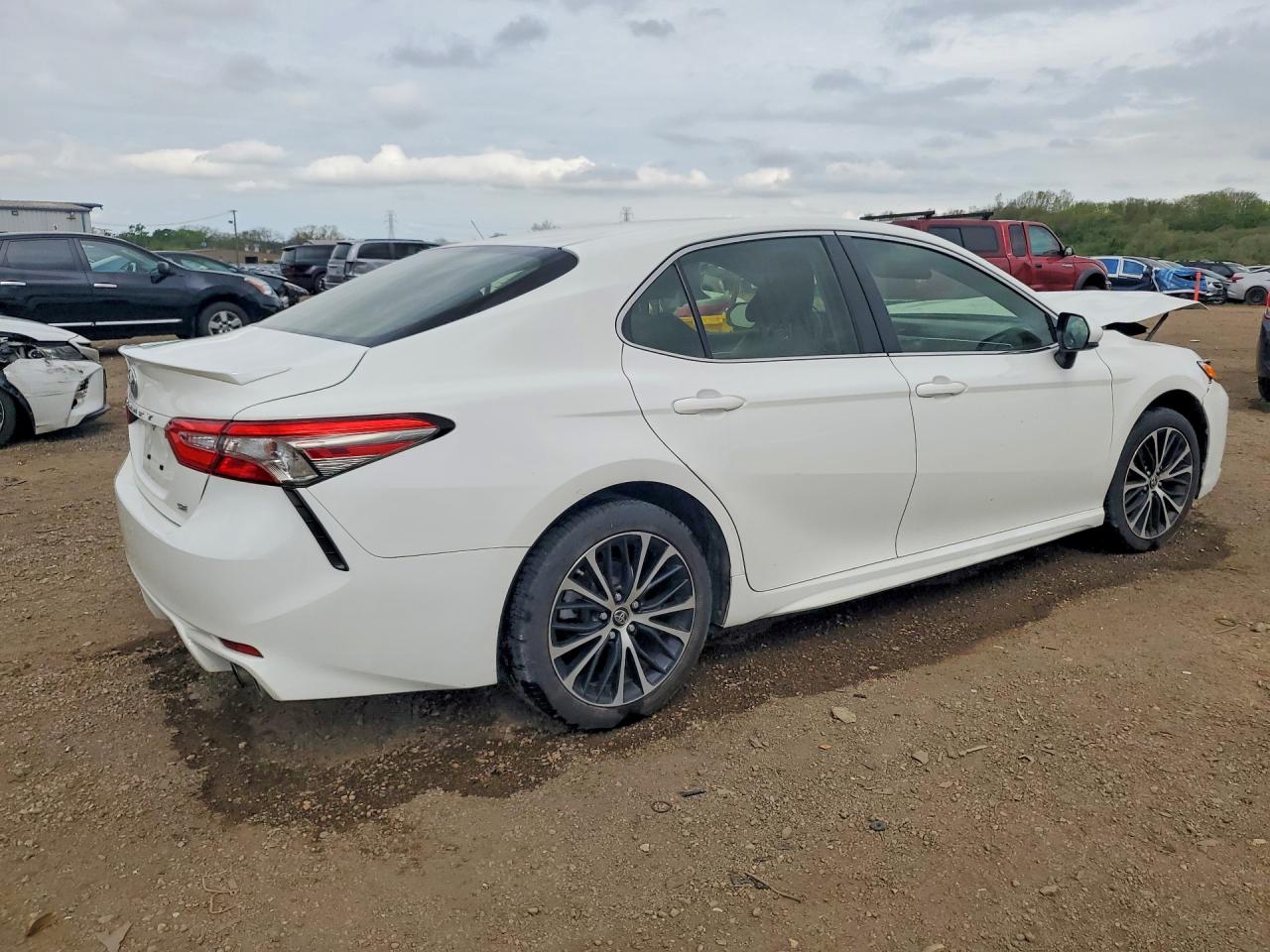 2018 TOYOTA CAMRY SE photo 7