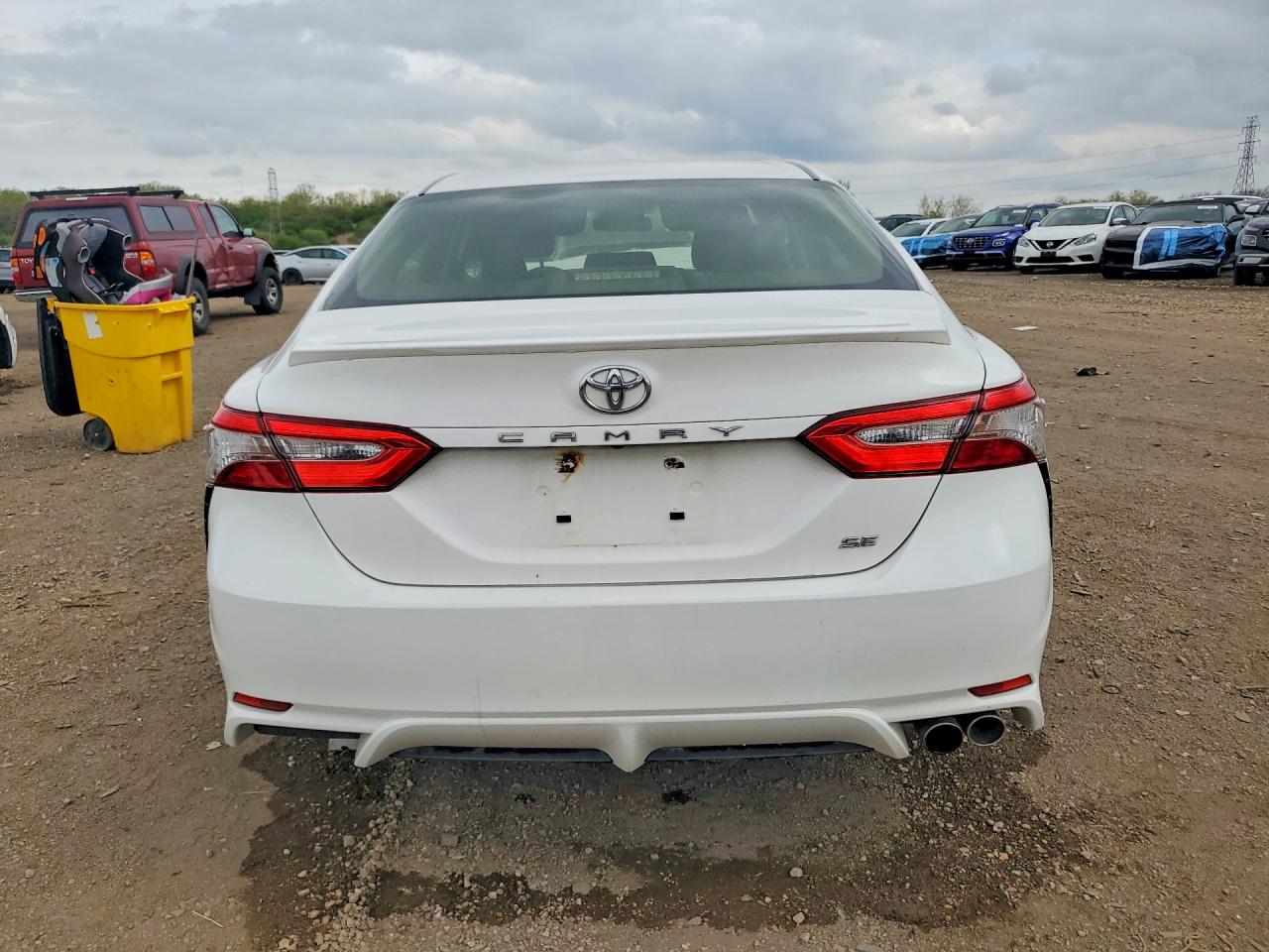 2018 TOYOTA CAMRY SE photo 16