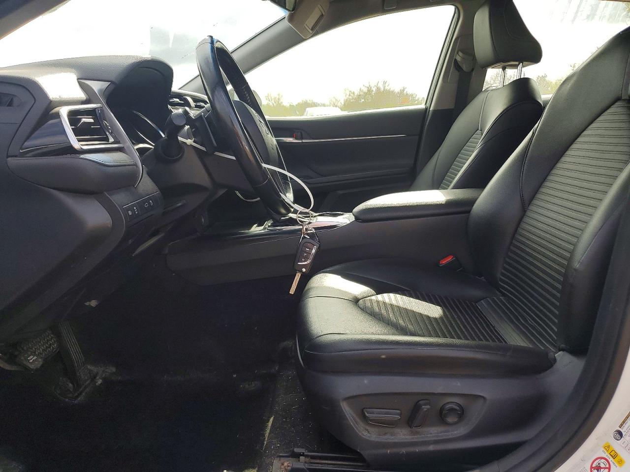 2018 TOYOTA CAMRY SE photo 19