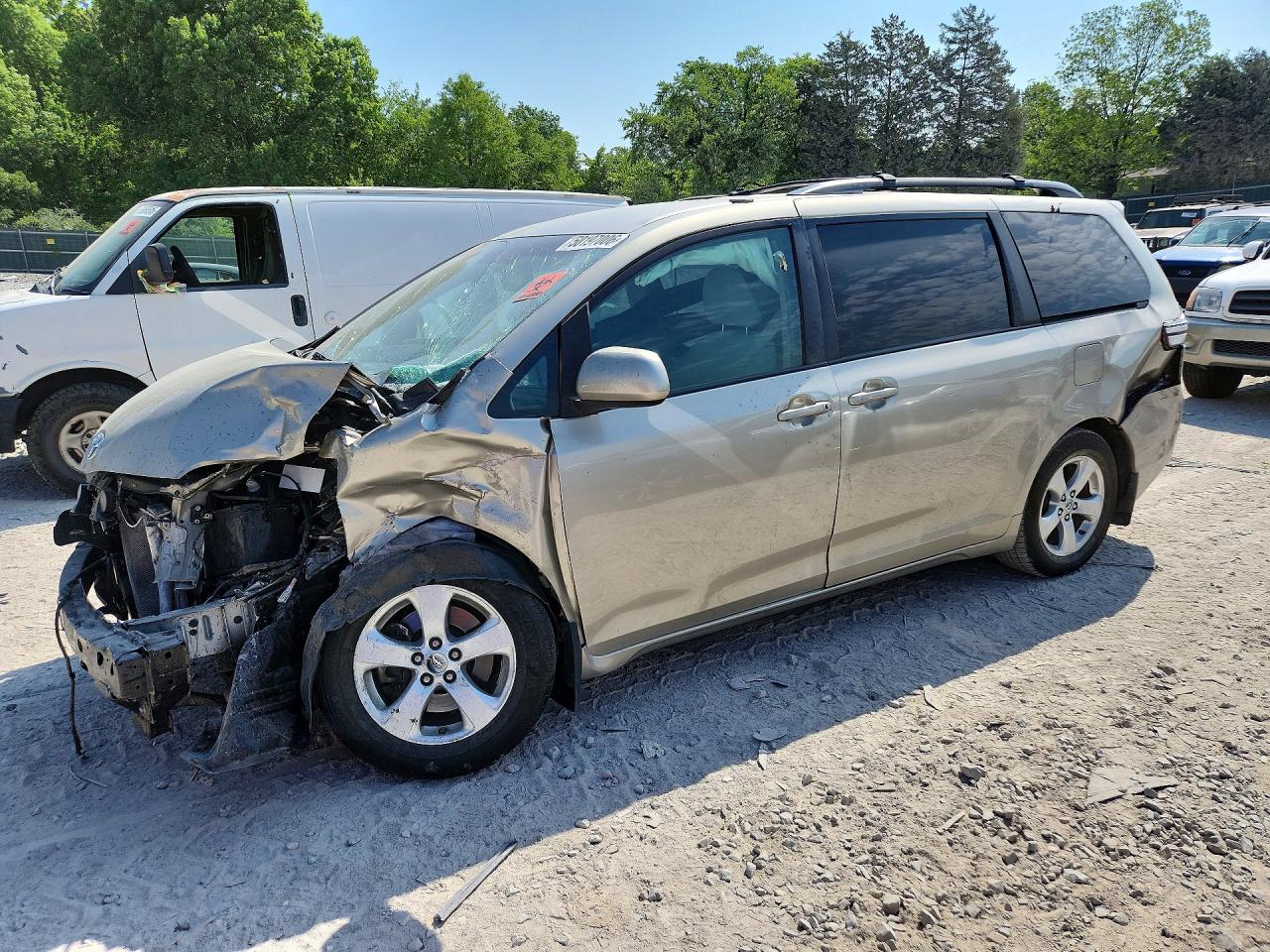 2016 TOYOTA SIENNA