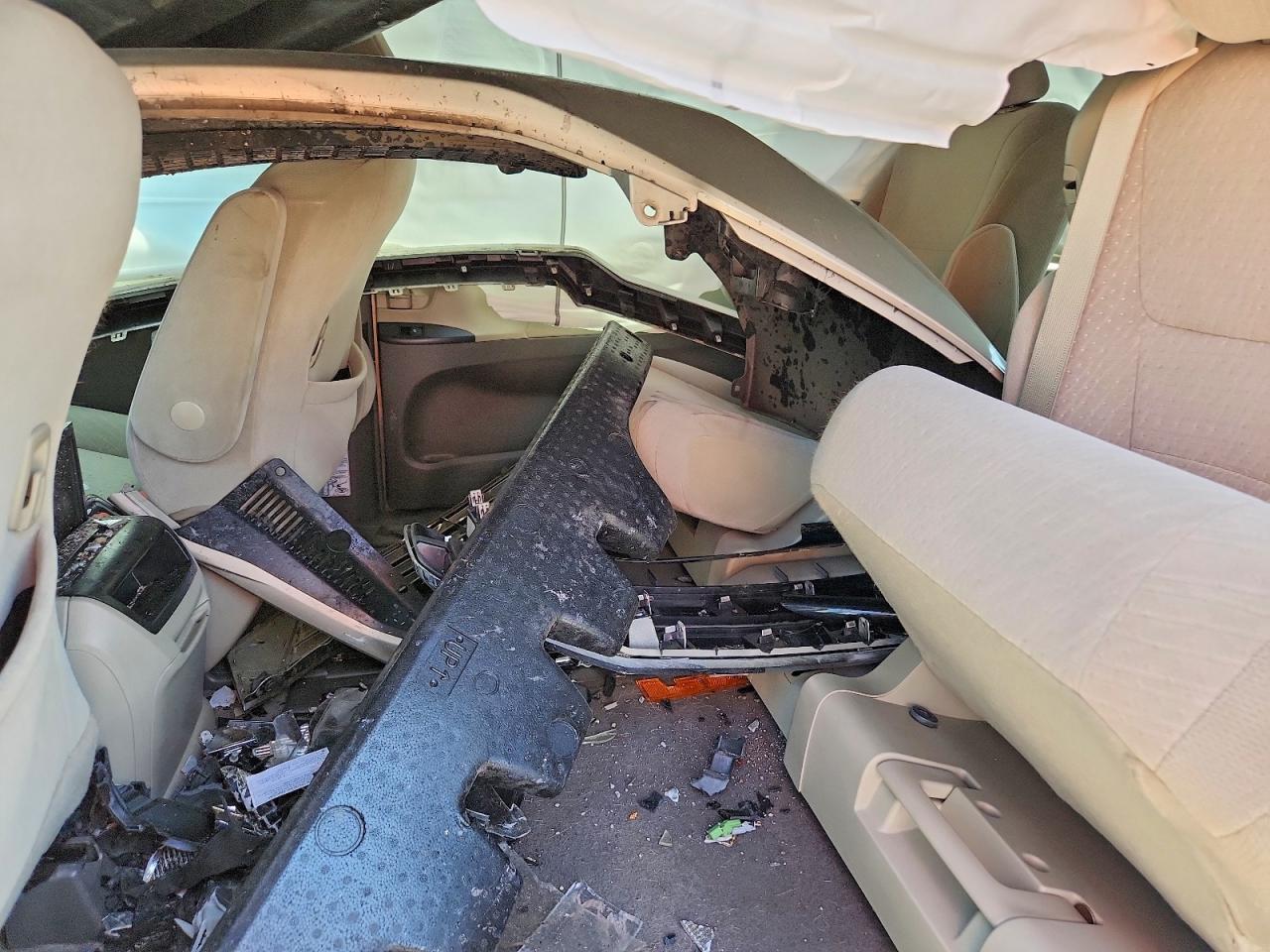 2016 TOYOTA SIENNA LE photo 19