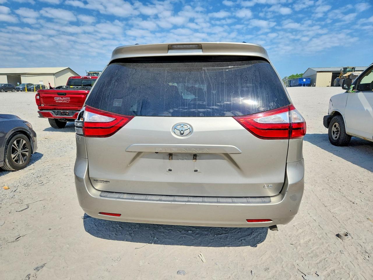 2016 TOYOTA SIENNA LE photo 11