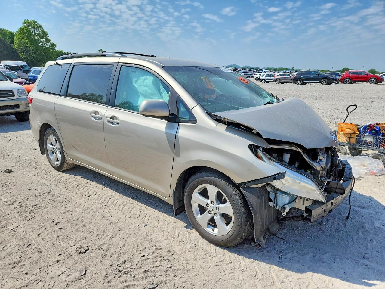 2016 TOYOTA SIENNA LE photo 7