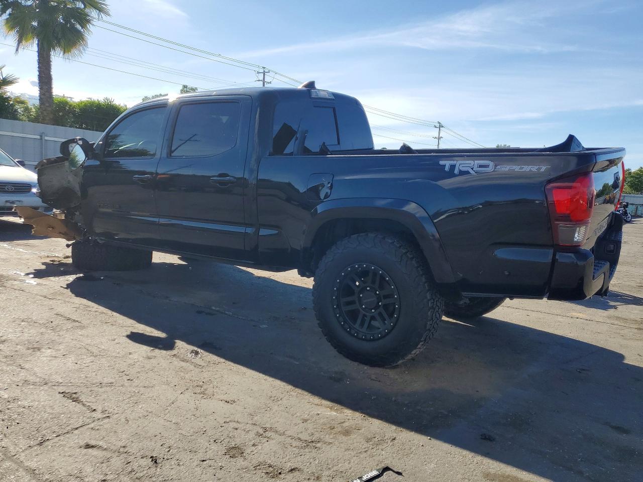 2019 TOYOTA TACOMA TRD SPORT photo 4