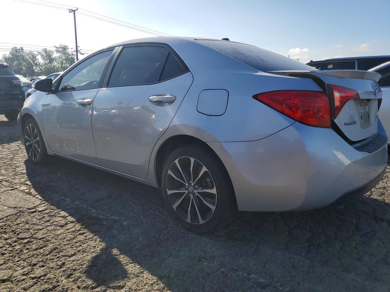2017 TOYOTA COROLLA SE photo 2