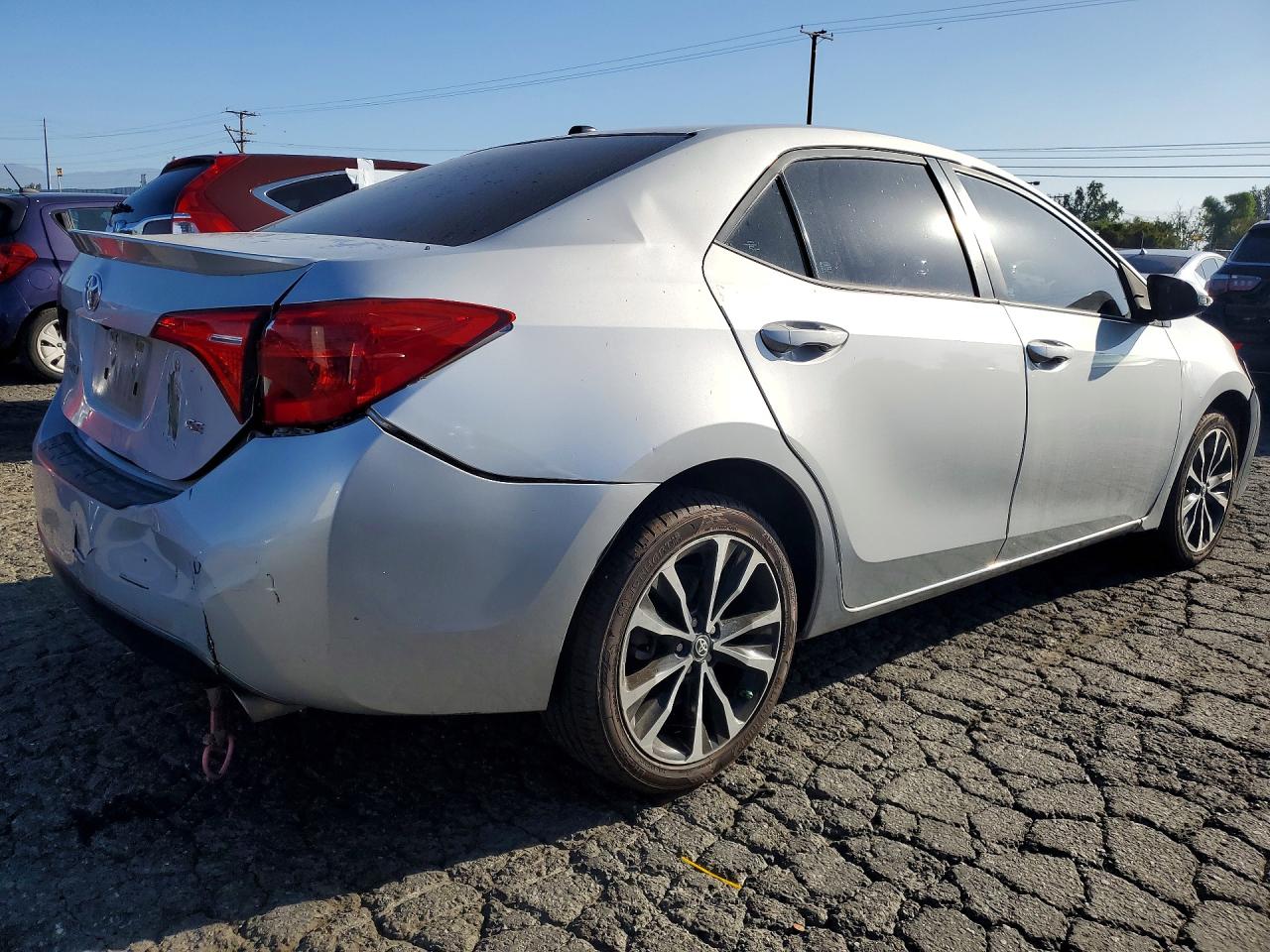 2017 TOYOTA COROLLA SE photo 3