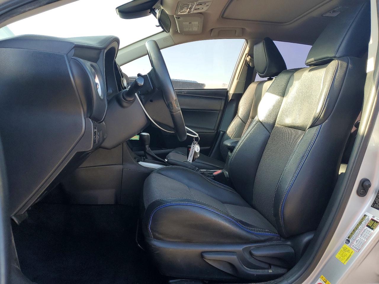 2017 TOYOTA COROLLA SE photo 7