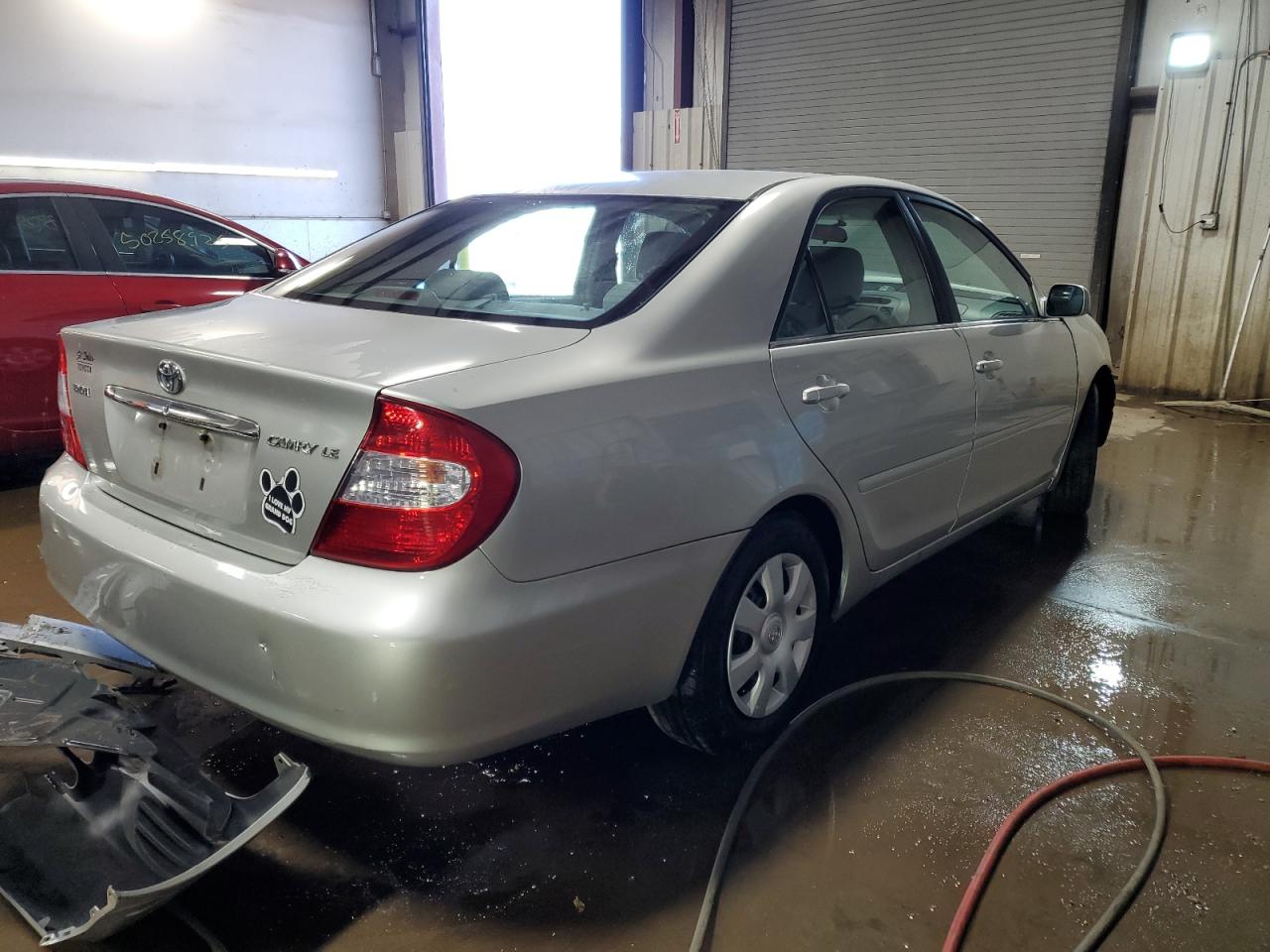 2004 TOYOTA CAMRY LE photo 3