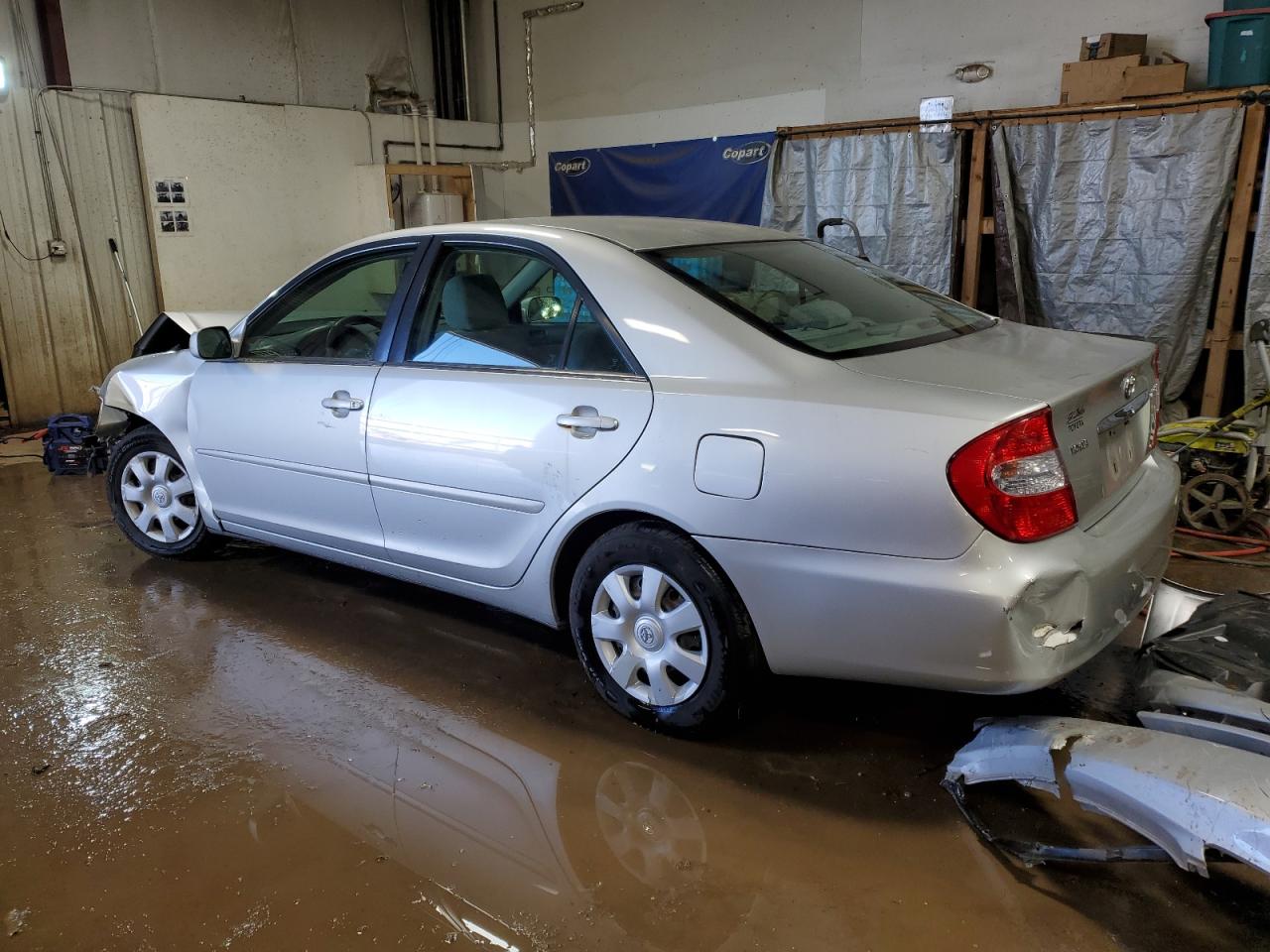 2004 TOYOTA CAMRY LE photo 2