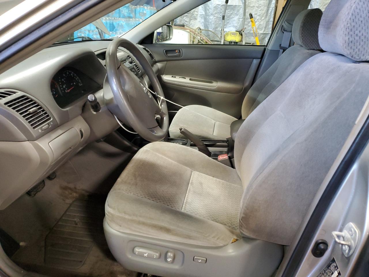 2004 TOYOTA CAMRY LE photo 7