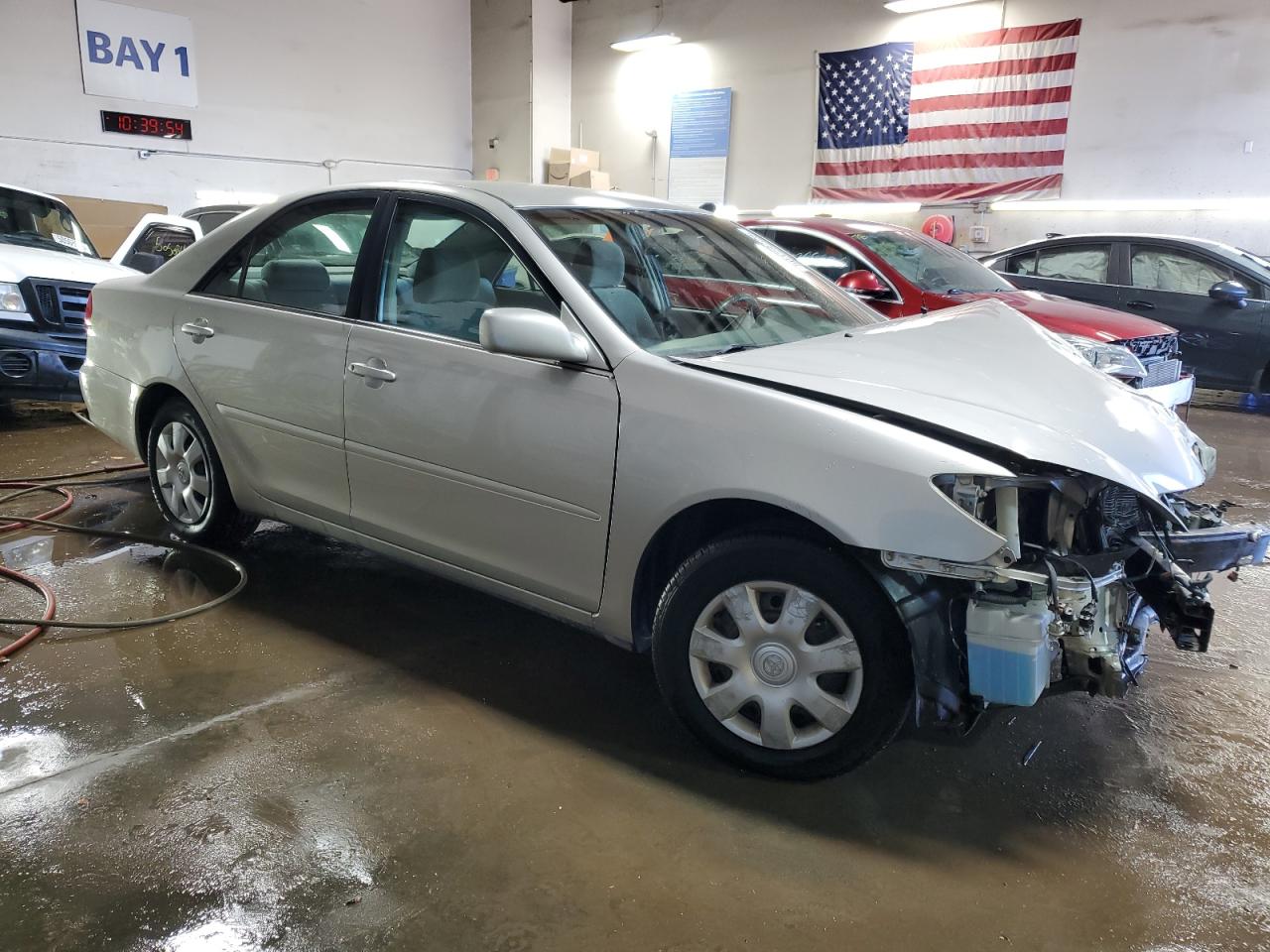 2004 TOYOTA CAMRY LE photo 4