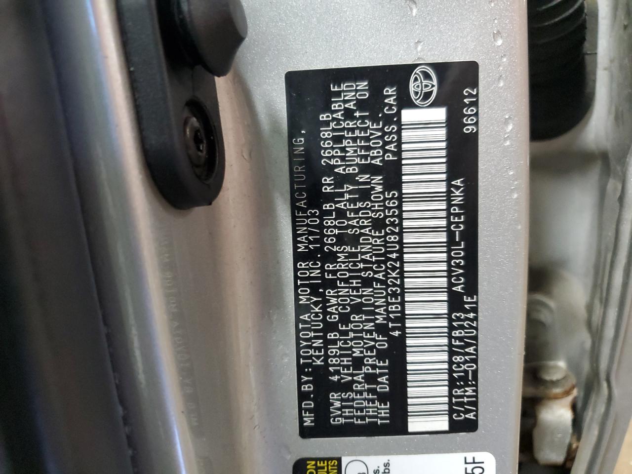2004 TOYOTA CAMRY LE photo 13