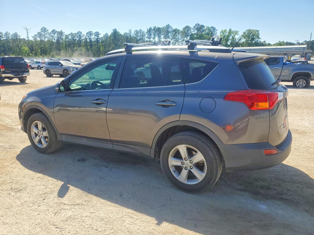 2013 TOYOTA RAV4 XLE photo 4