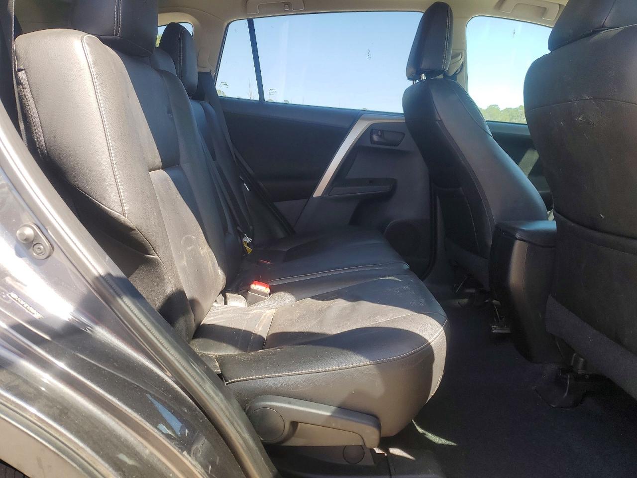 2013 TOYOTA RAV4 XLE photo 31