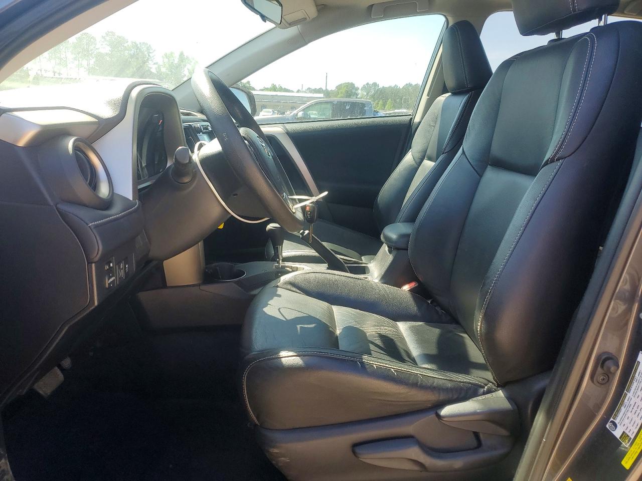 2013 TOYOTA RAV4 XLE photo 19