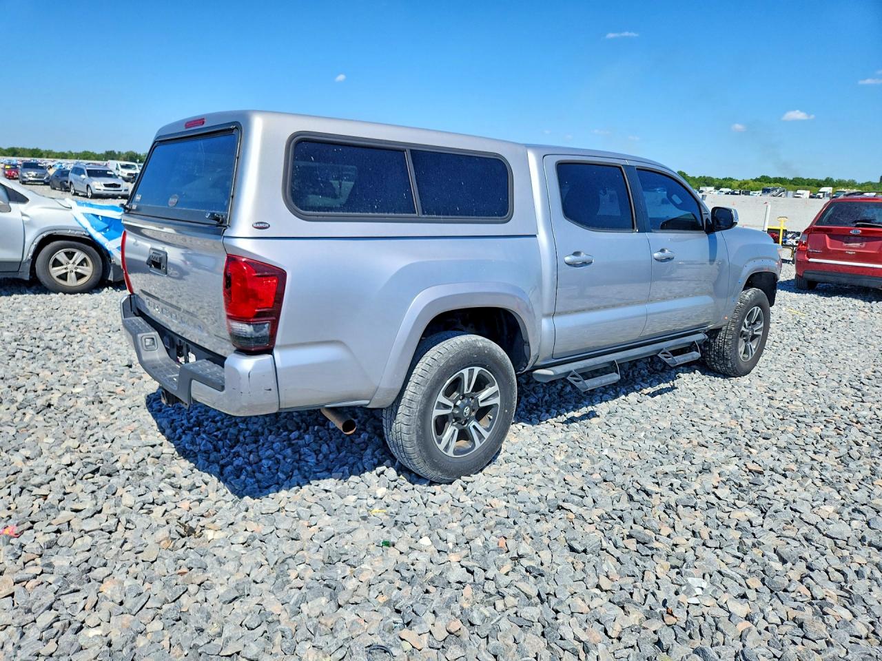 2019 TOYOTA TACOMA TRD SPORT photo 3