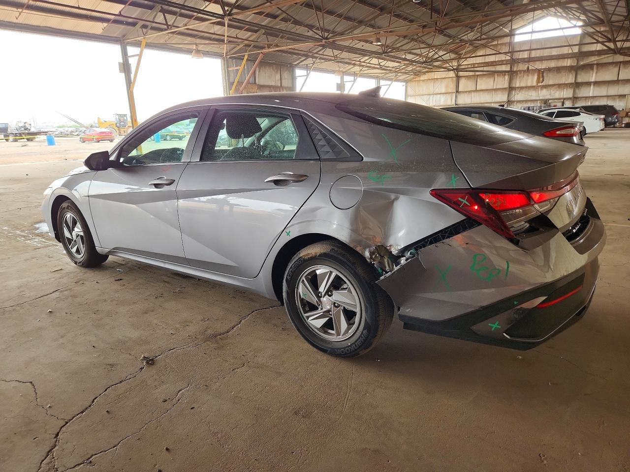 2025 HYUNDAI ELANTRA photo 2