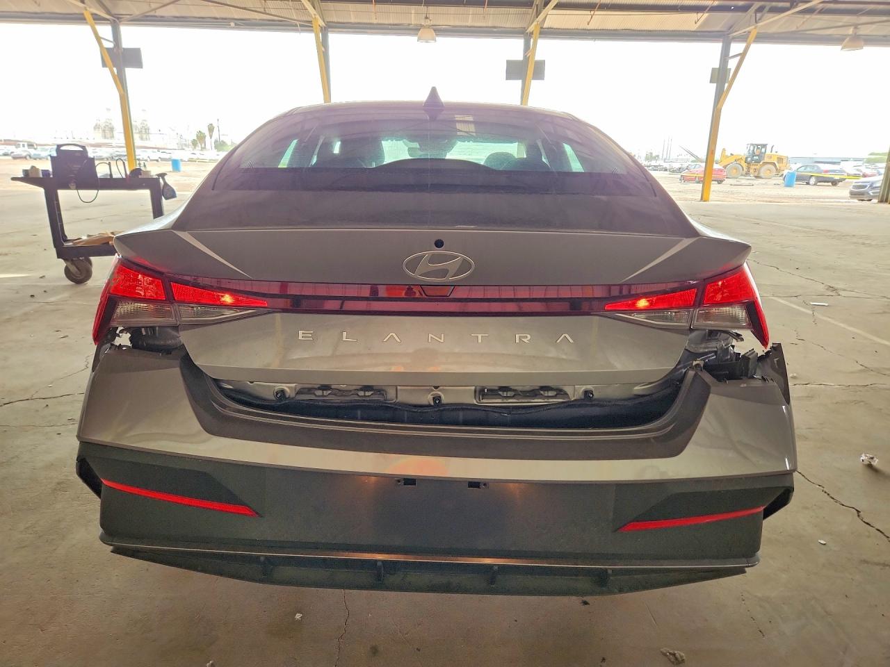 2025 HYUNDAI ELANTRA photo 6