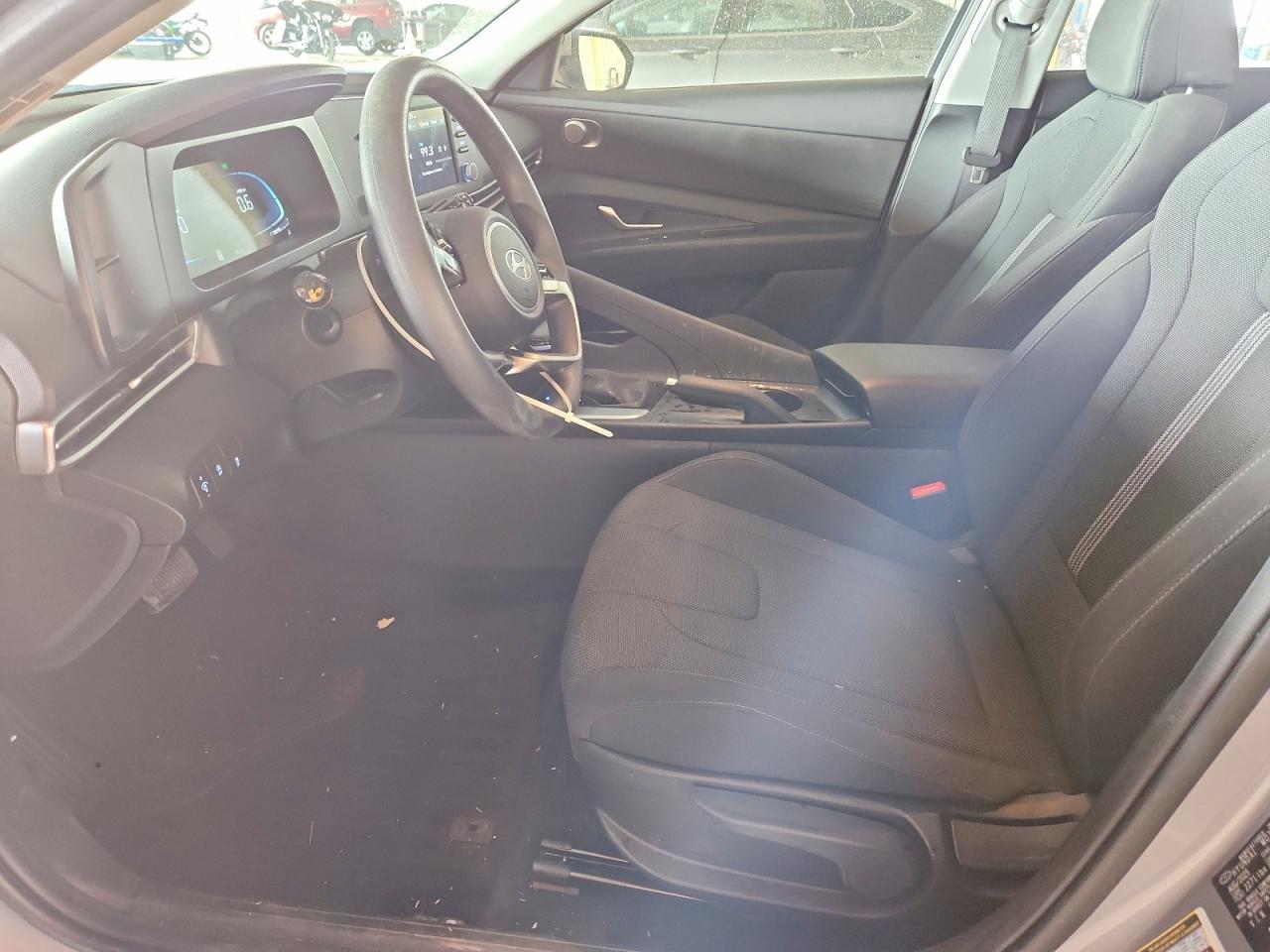 2025 HYUNDAI ELANTRA photo 7