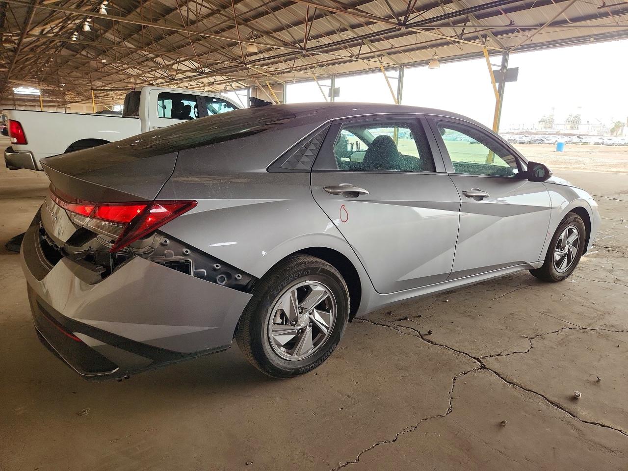2025 HYUNDAI ELANTRA photo 3