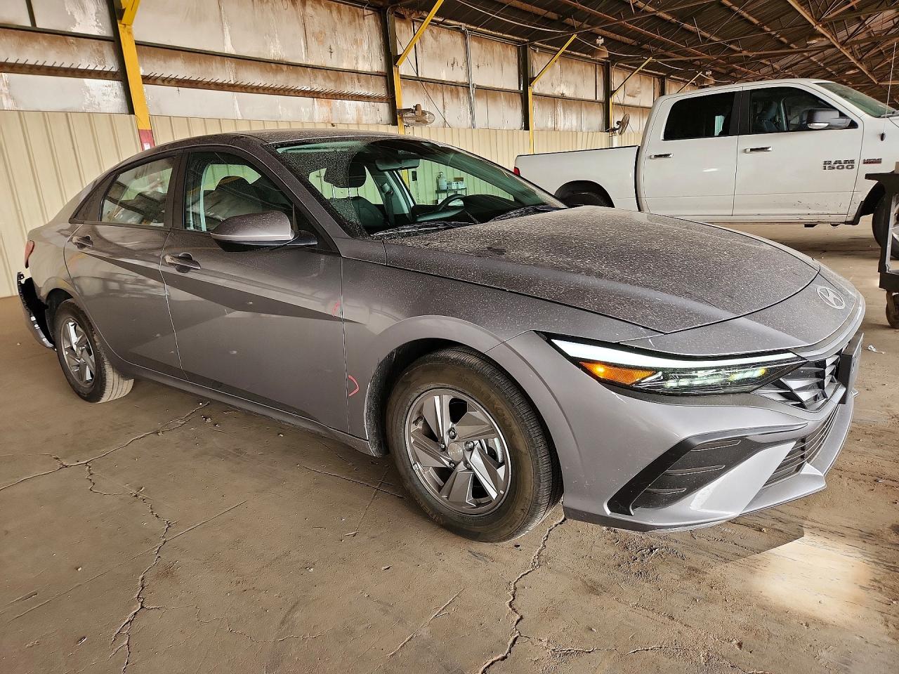 2025 HYUNDAI ELANTRA photo 4