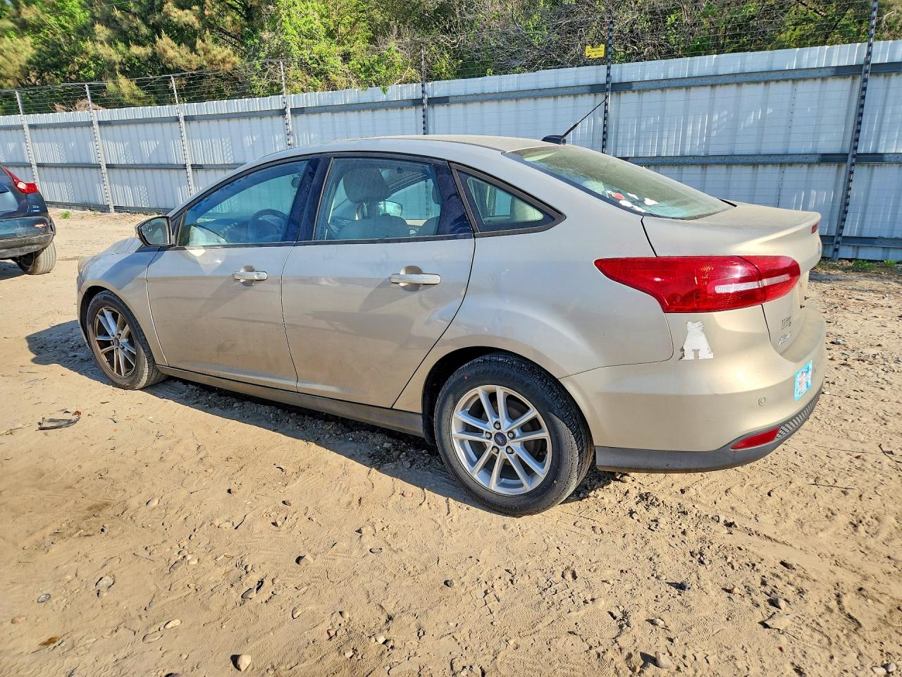 2015 FORD FOCUS SE photo 3