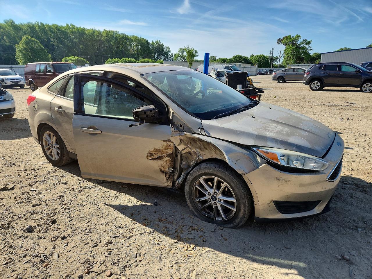 2015 FORD FOCUS SE photo 7